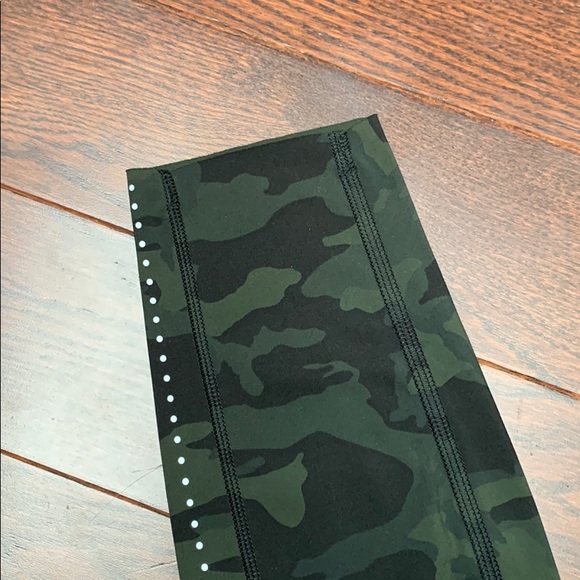 Lululemon Fast and Free Crop W/ Pockets - Picture 3 of 4